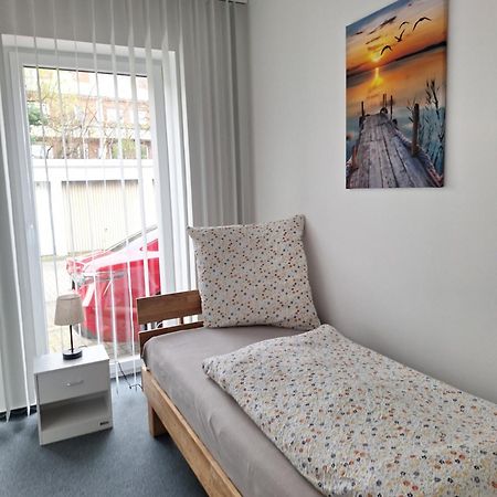 Maje Am Alten Binnenhafen Emden Exterior foto